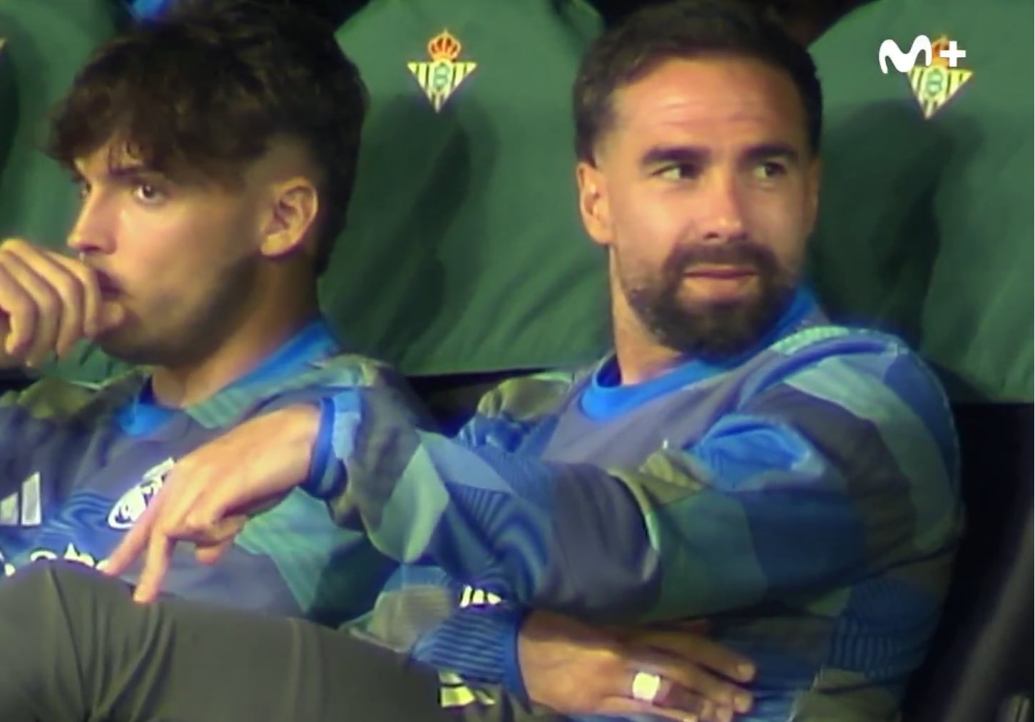 Dani Carvajal imita el gesto de Alexander Arnold