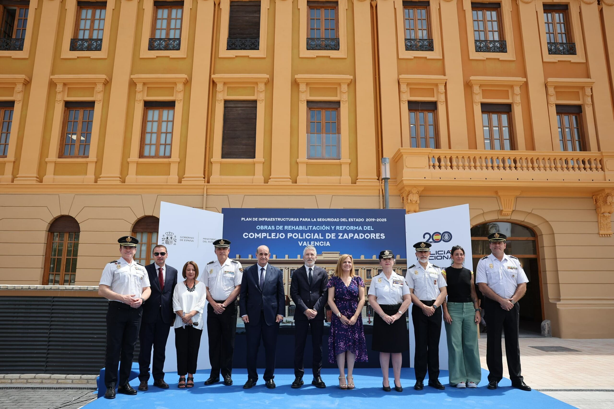 El ministro de Interior, Fernando Grande-Marlaska, acompañado por la delegada del Gobierno en la Comunitat Valenciana, Pilar Bernabé, visita las obras del Complejo Policial de Zapadores