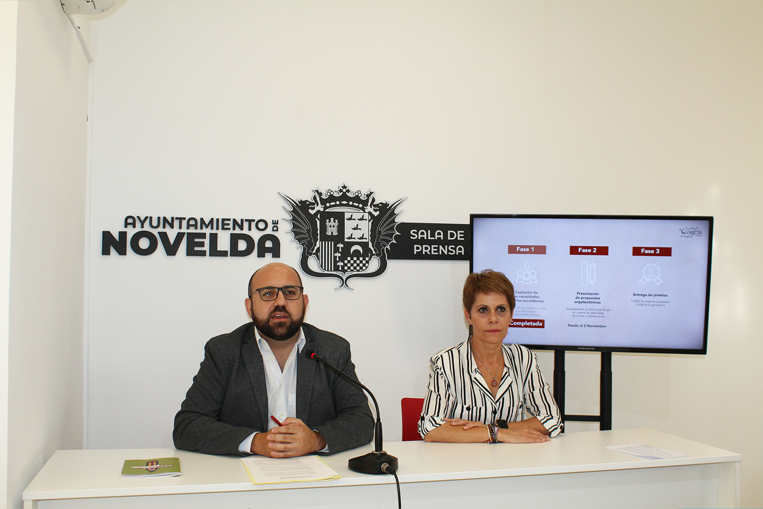 Iván Ñíguez y Lourdes Abad en rueda de prensa en Novelda