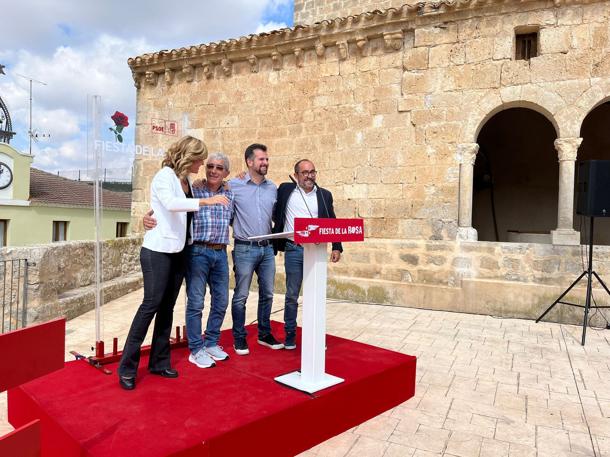 La ministra Pilar Alegría, en la Fiesta de La Rosa en Miño de San Esteban.