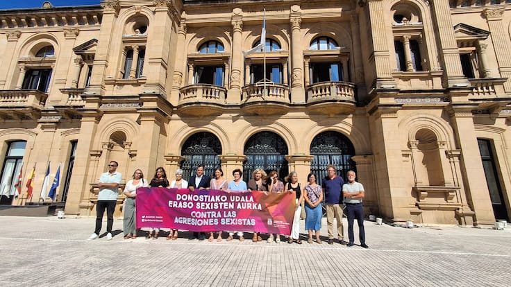 Declaraciones de Miren Elgarresta, directora de Emakunde y Nekane Arzallus, primera teniente alcalde.