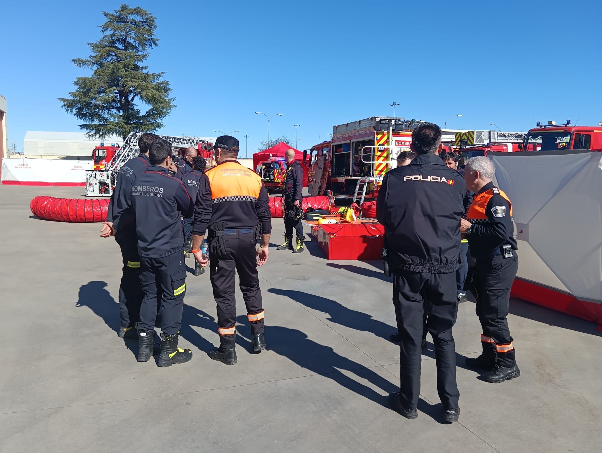La visita contó con representantes de otros cuerpos de seguridad