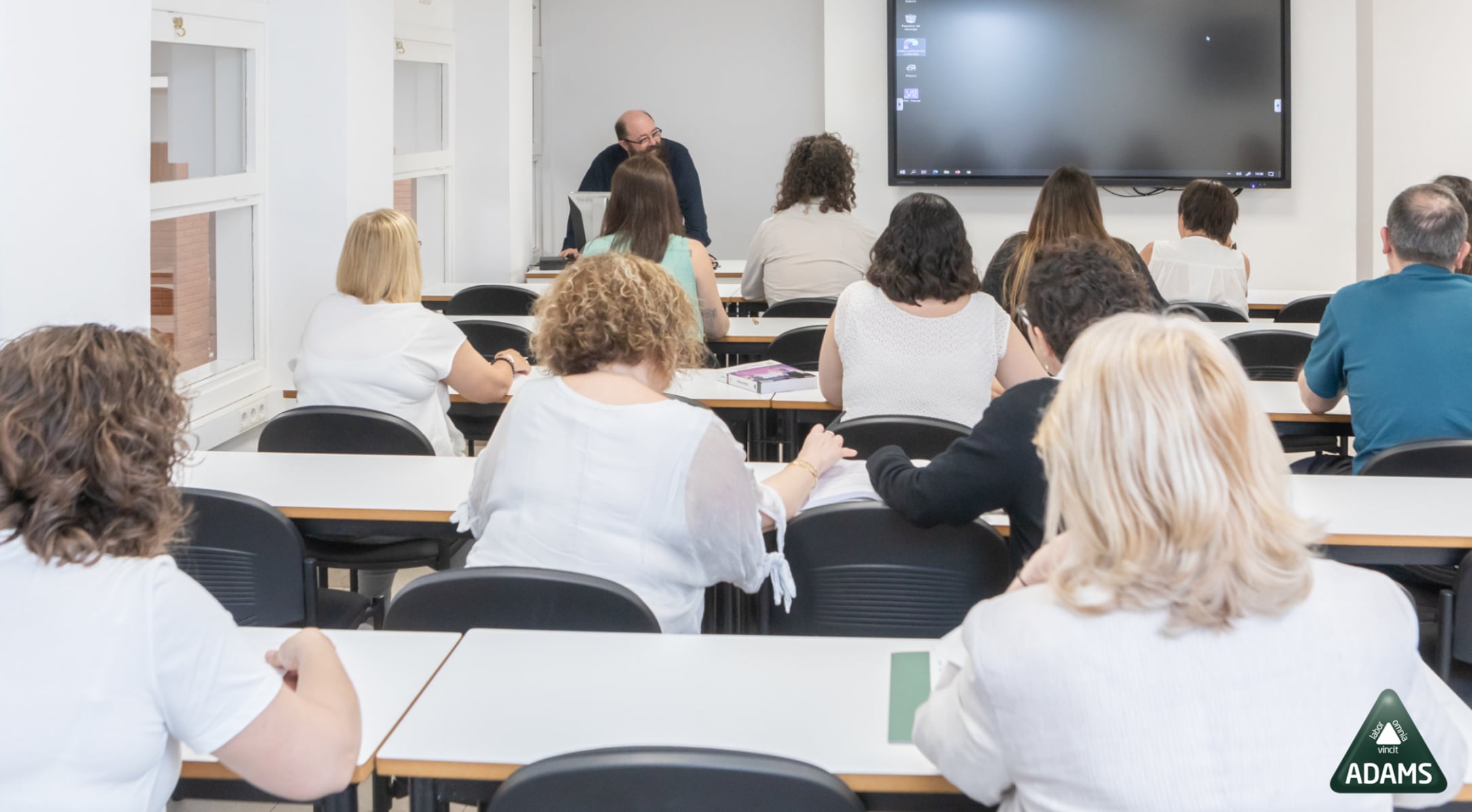La empresa española ADAMS, referente nacional en el ámbito de la formación y líder en la preparación de oposiciones, Formación Profesional para el Empleo y Formación para Empresas