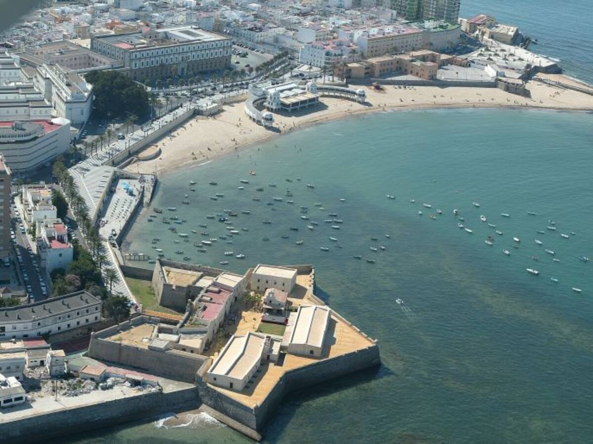 Fallece un hombre de un infarto mientras se bañaba en La Caleta