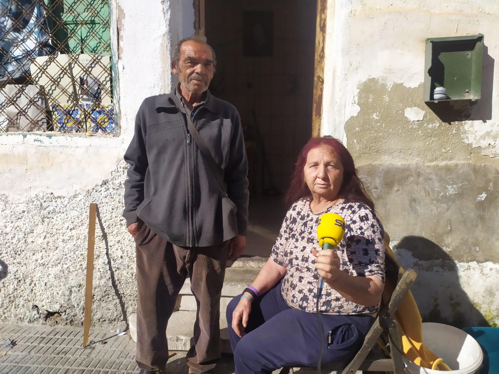 Pilar y su marido viven en la calle Orilla de la vía y aún no han cobrado el dinero de la expropiación temporal por las obras del AVE en Murcia