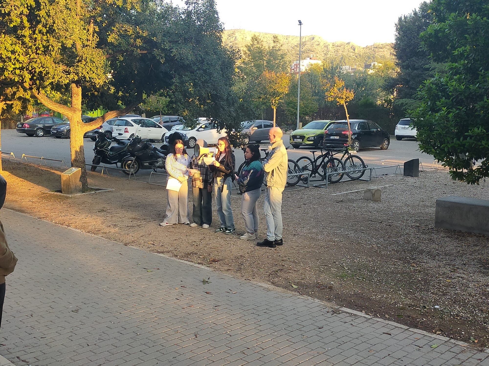 Concentración en el Instituto Hermanos Amorós