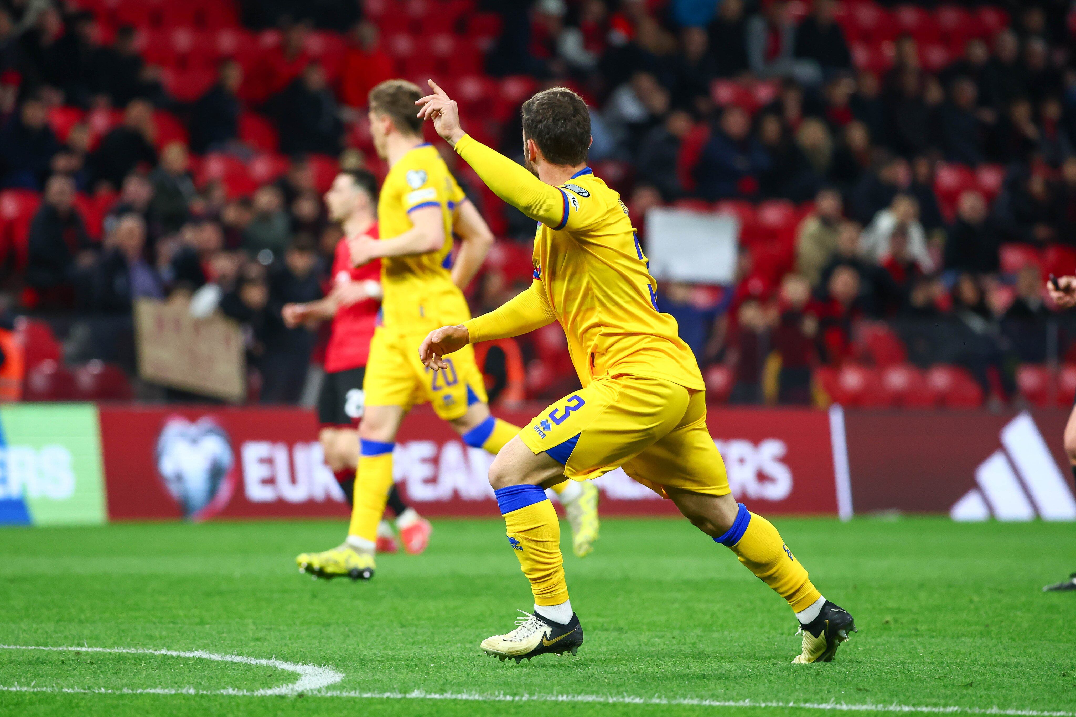 Estrena de Guillaume López amb la samarreta de la selecció absoluta masculina de futbol ahir davant Albània.