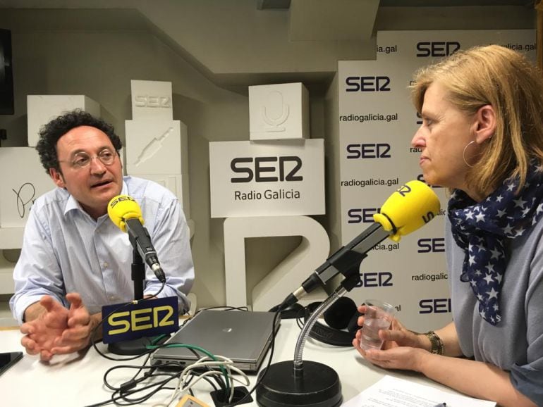 Álvaro García Ortiz y Aida Pena durante la entrevista