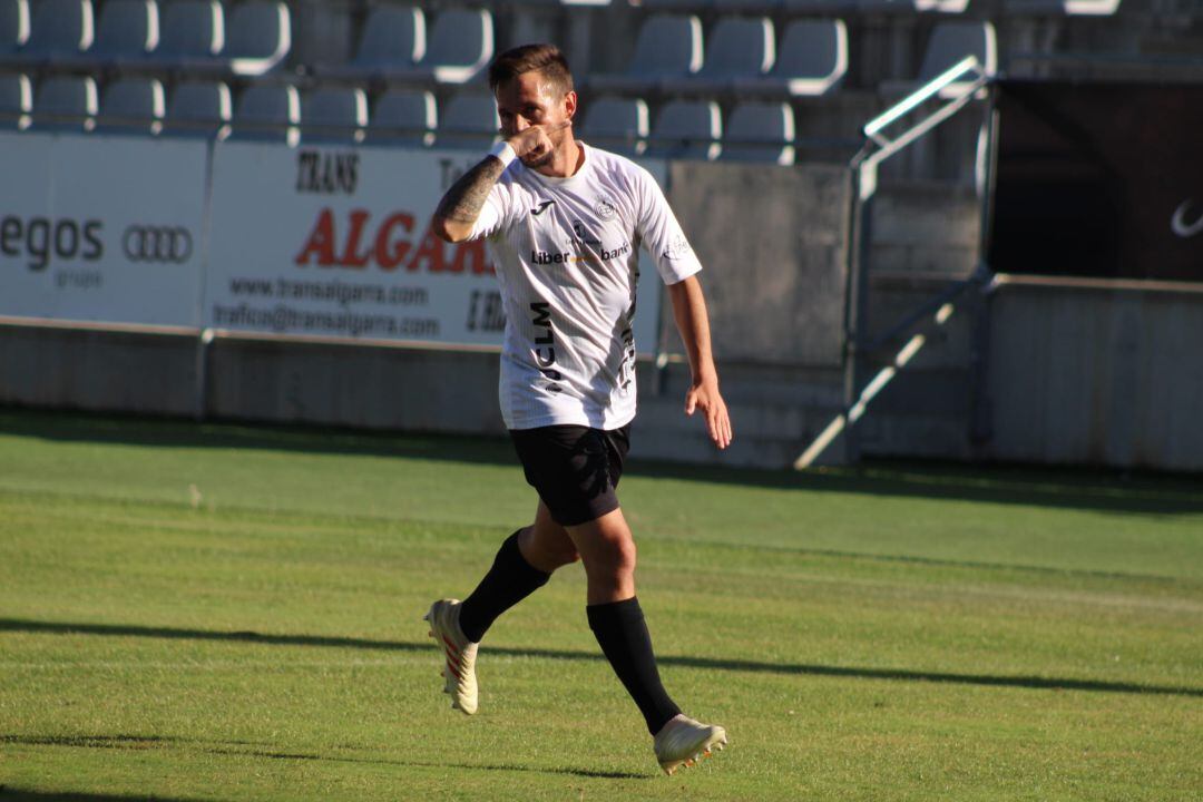 Gerica celebra un gol en La Fuensanta