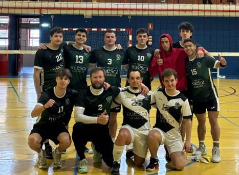 Equipo senior masculino del Club Voleibol Huesca
