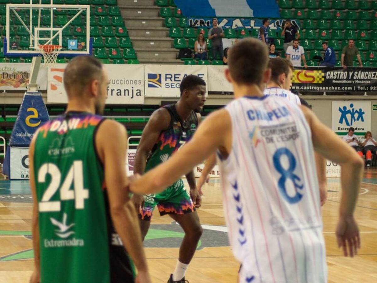 El HLA remonta y vence con poderío a Cáceres Patrimonio de la Humanidad