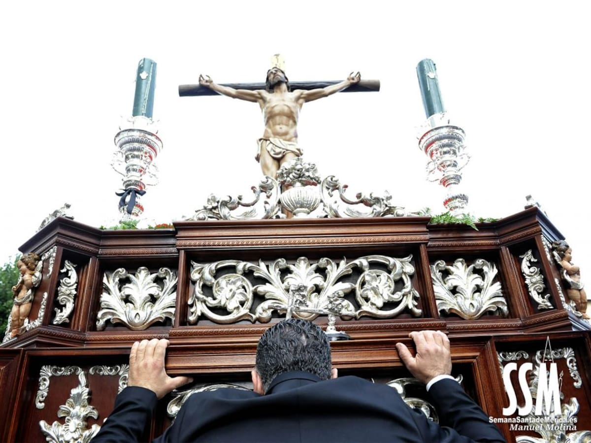 La Hermandad de la Vera Cruz pone en valor a las mujeres y los jóvenes para su continuidad