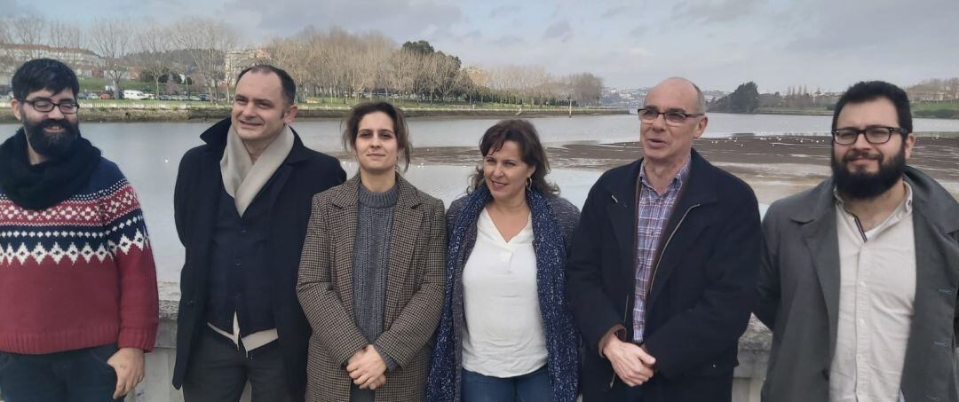 Dirigentes del BNG en la ría de O Burgo