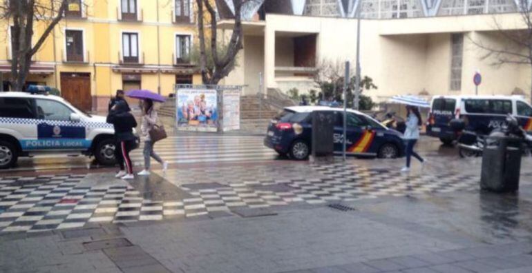 Dispositivo policial en el entorno de la iglesia de San Esteban.