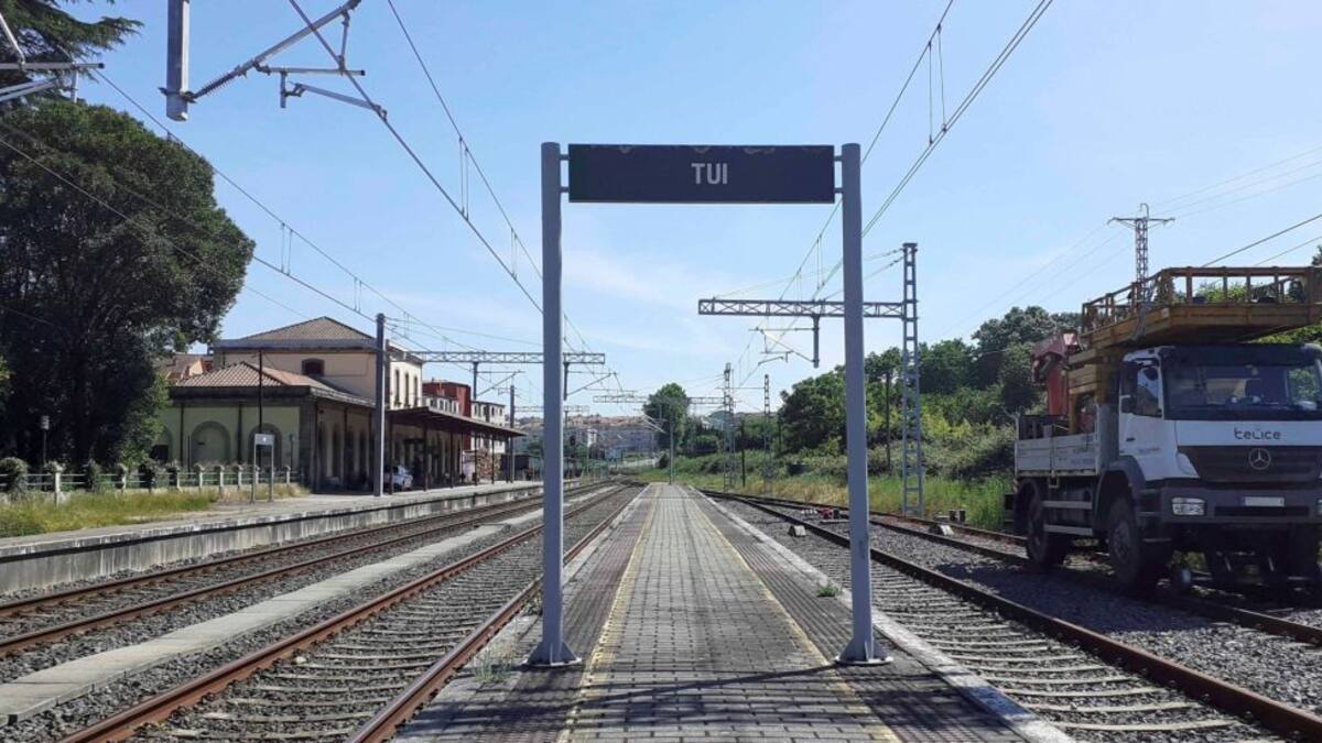 Desalojados 76 pasajeros de un tren en Tui a causa de una avería en el motor
