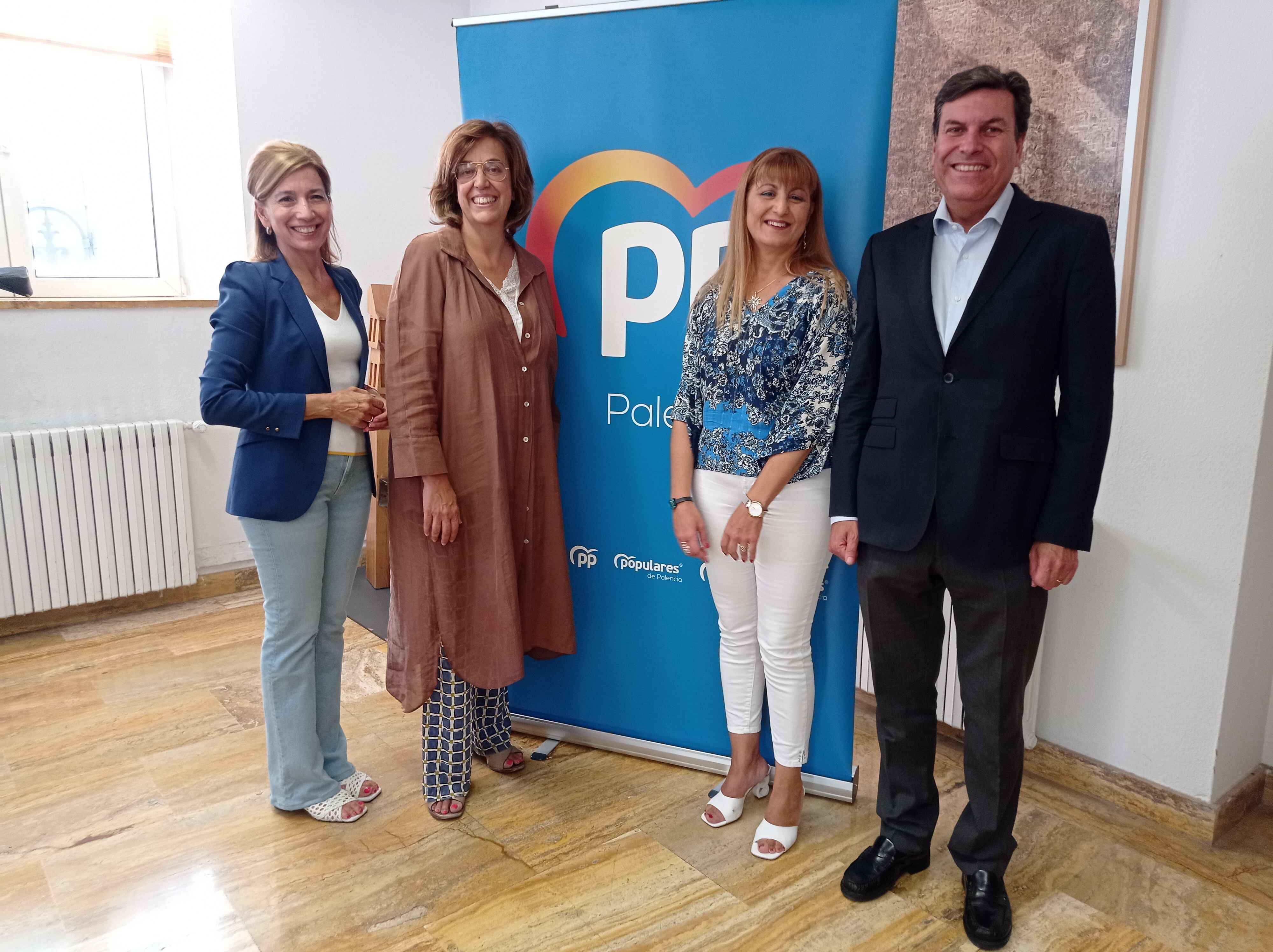 Rosa Cuesta, Ángeles Armisén, Maribel Campos y Carlos Fernández Carriedo