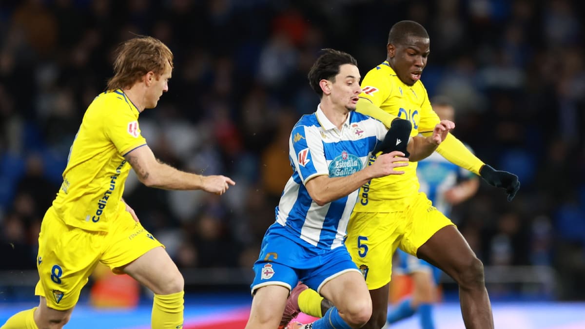 Tabatadze rescata un punto para el Cádiz y alarga la crisis del Dépor