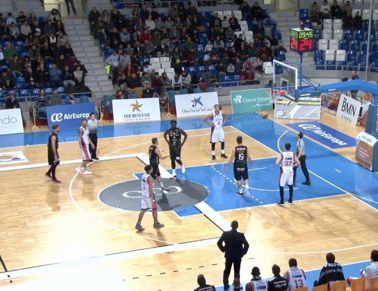 Alejandro Martinez dirigiendo hoy por primera vez a Palencia desde el banquillo