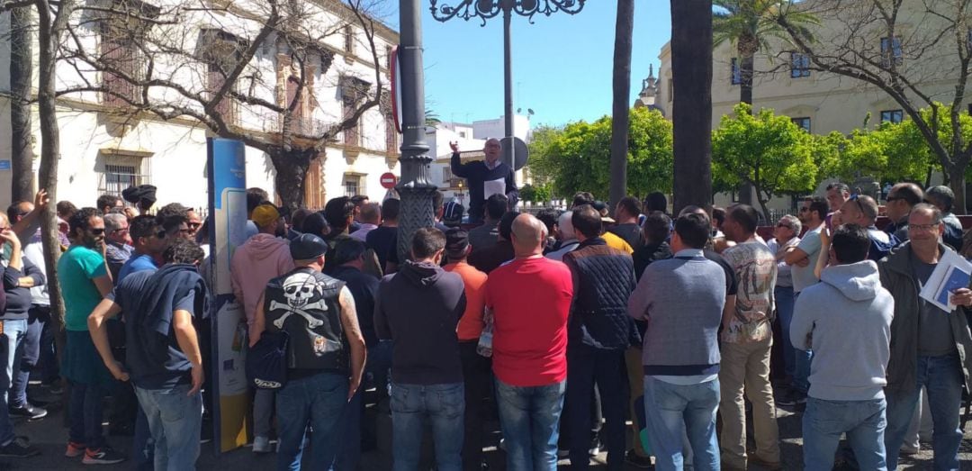 Los trabajadores de la bodega Williams & Humbert han puesto fin a su huelga tras una reunión a las puertas del SERCLA