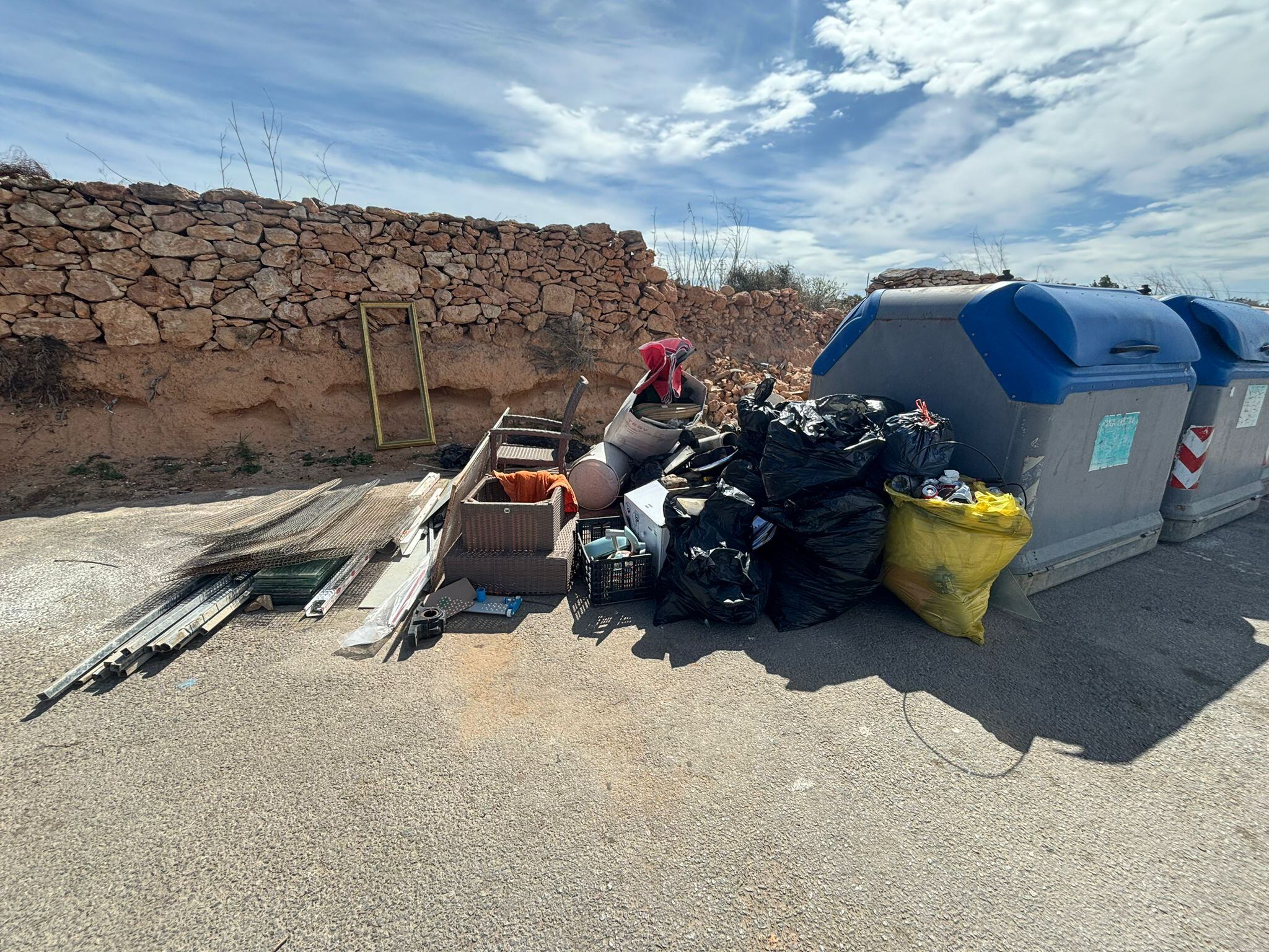 Residuos en los contenedores durante la huelga de Semana Santa