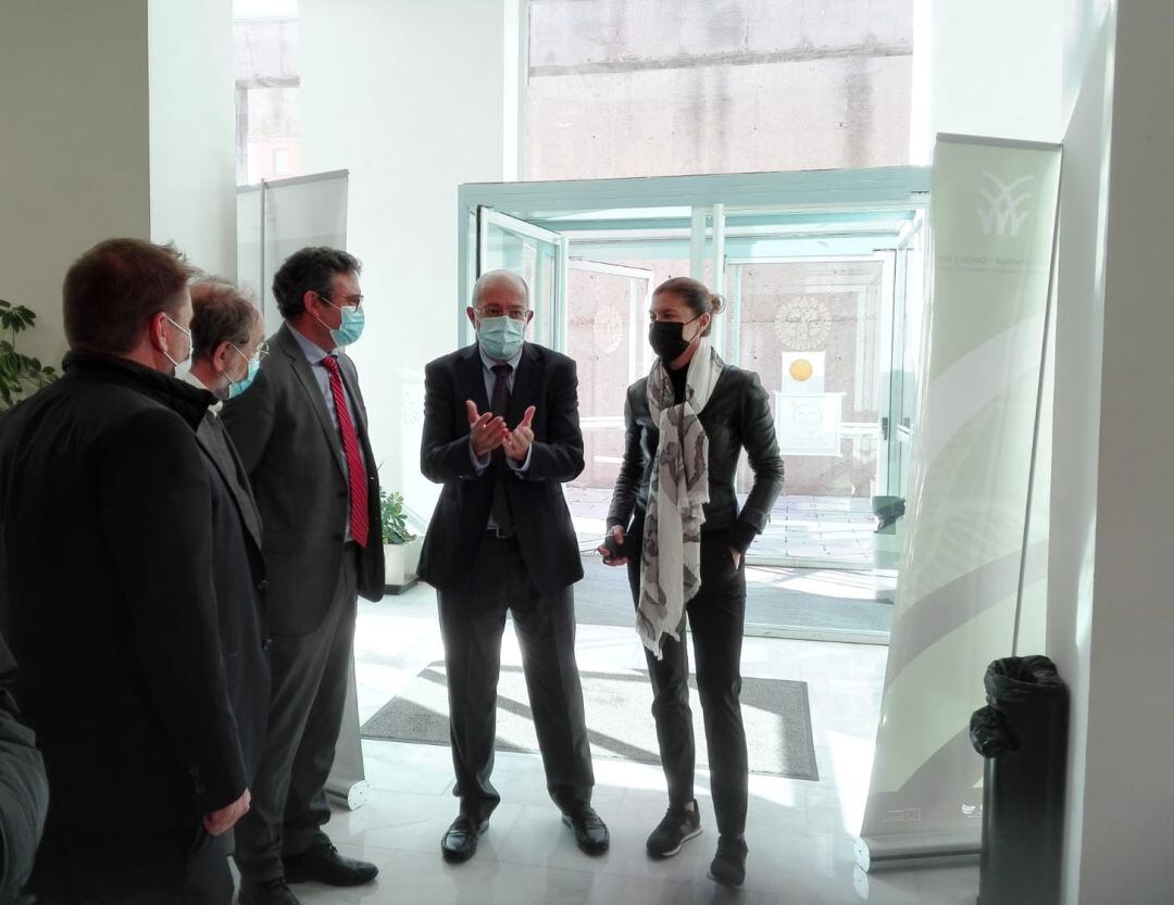  Francisco Igea junto a Clara San Damián durante la visita del presidente de la Junta a Zamora