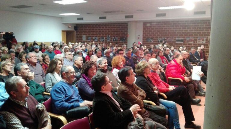 Cerca de 300 personas han acudido a la Casa del Pueblo