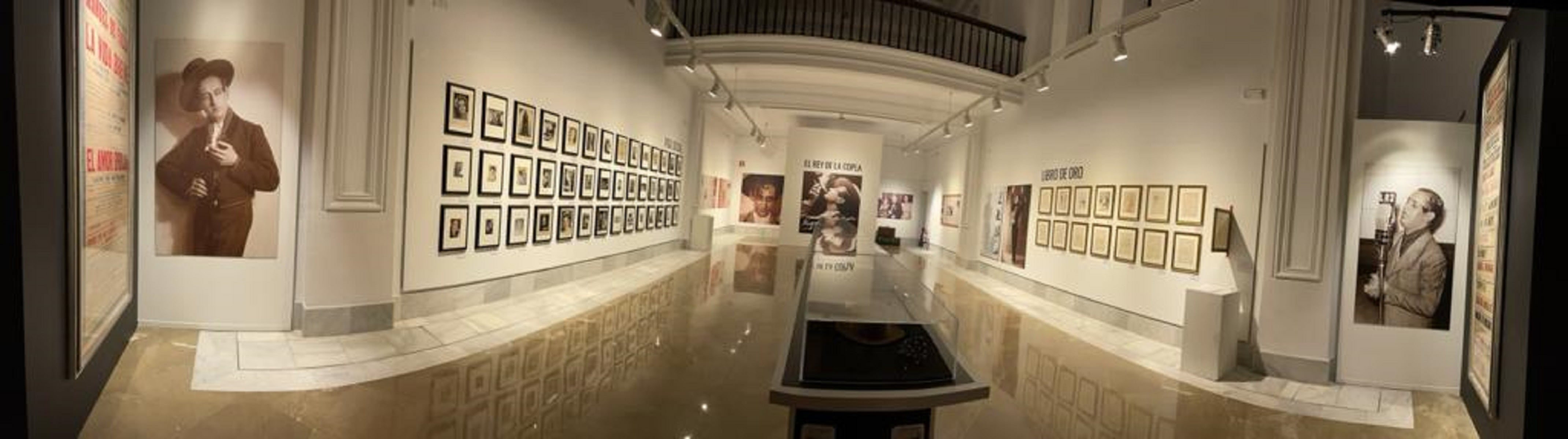 Exposición sobre el cantante Miguel de Molina en el Centro Cultural Gran Capitán de Granada