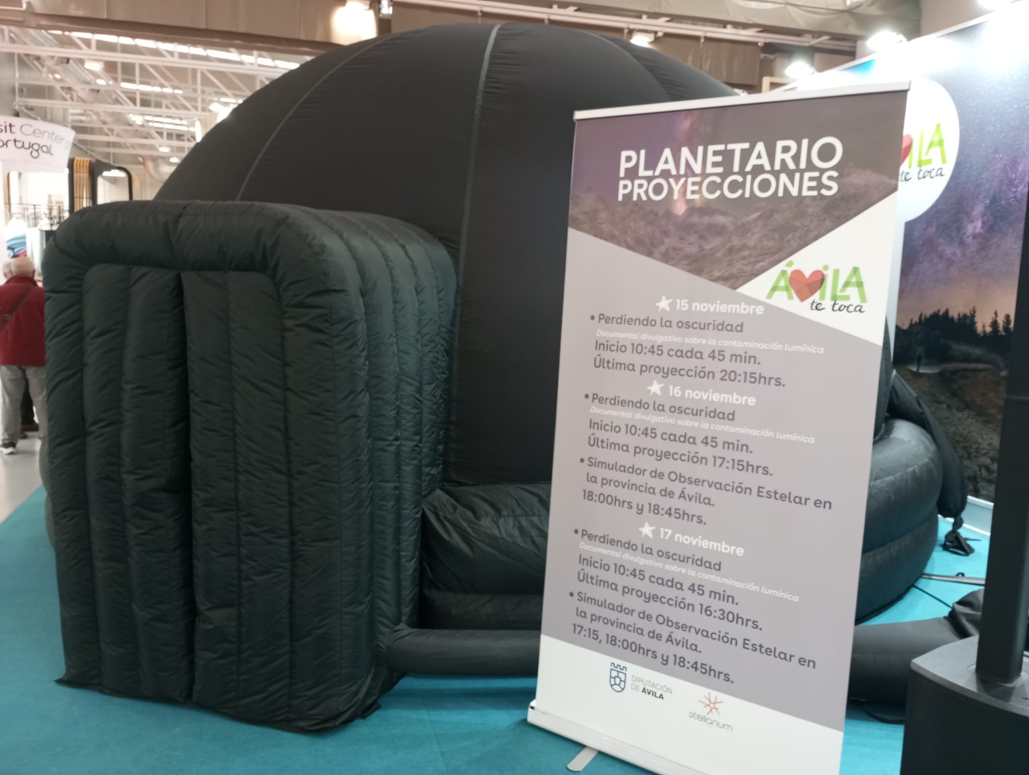 Planetario en el stand de Fitur