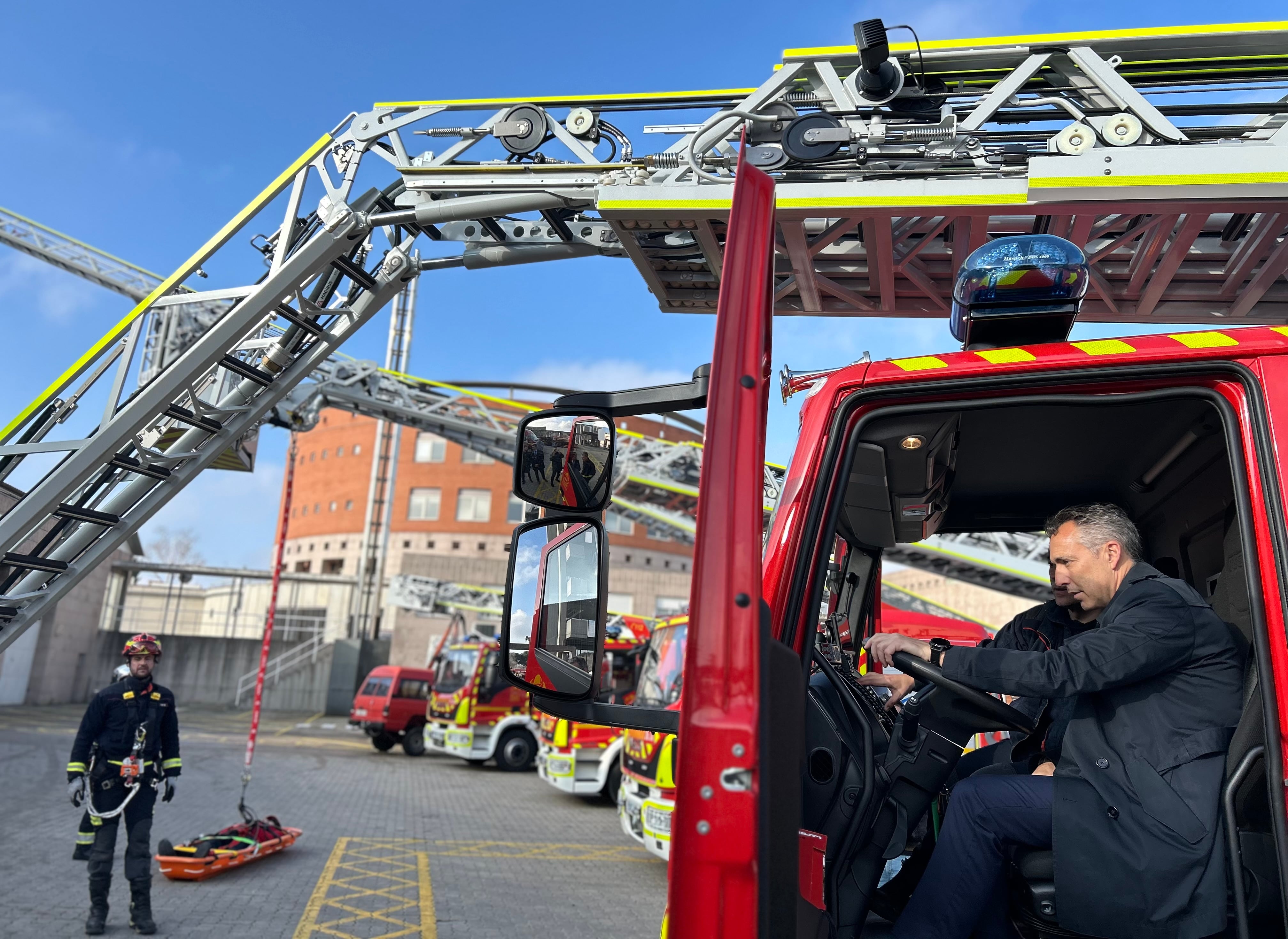 Uno de los nuevos camiones de bomberos con autoescala