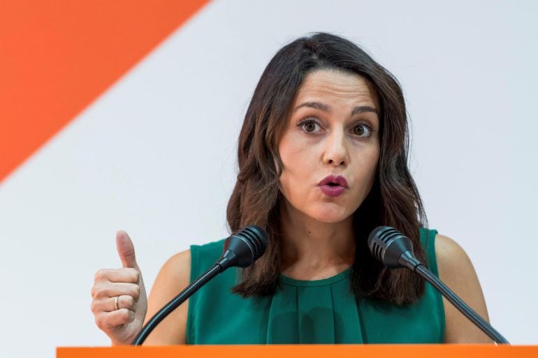 La portavoz nacional de Ciudadanos (Cs), Inés Arrimadas tras la reunión con los candidatos de Cs de las provincias andaluzas a las elecciones autonómicas, hoy en Sevilla