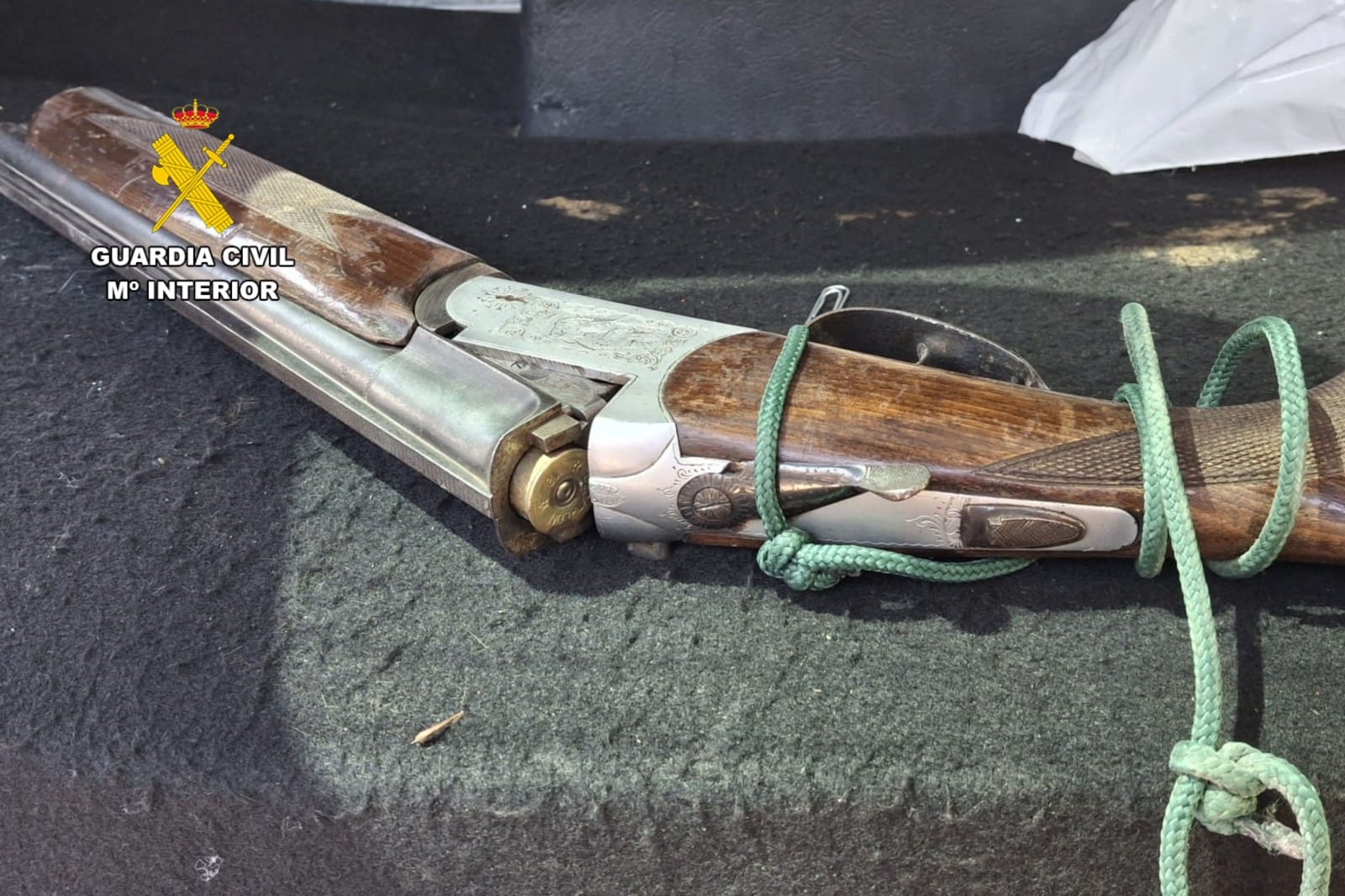 La escopeta usada para amenazar a la víctima en el camping de Bohalar, Garrapinillos