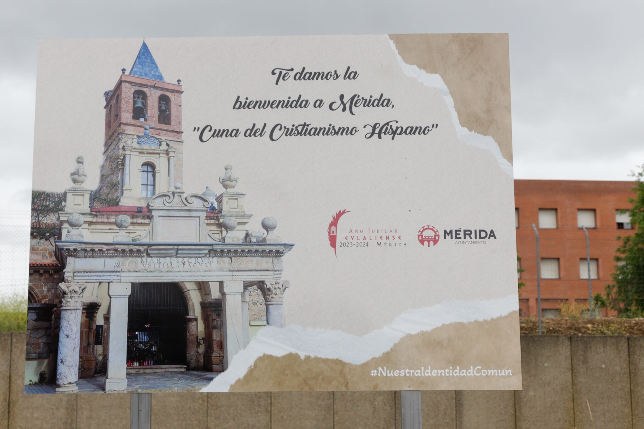 Cartel bienvenida &quot;Mérida, Cuna del Cristianismo&quot;