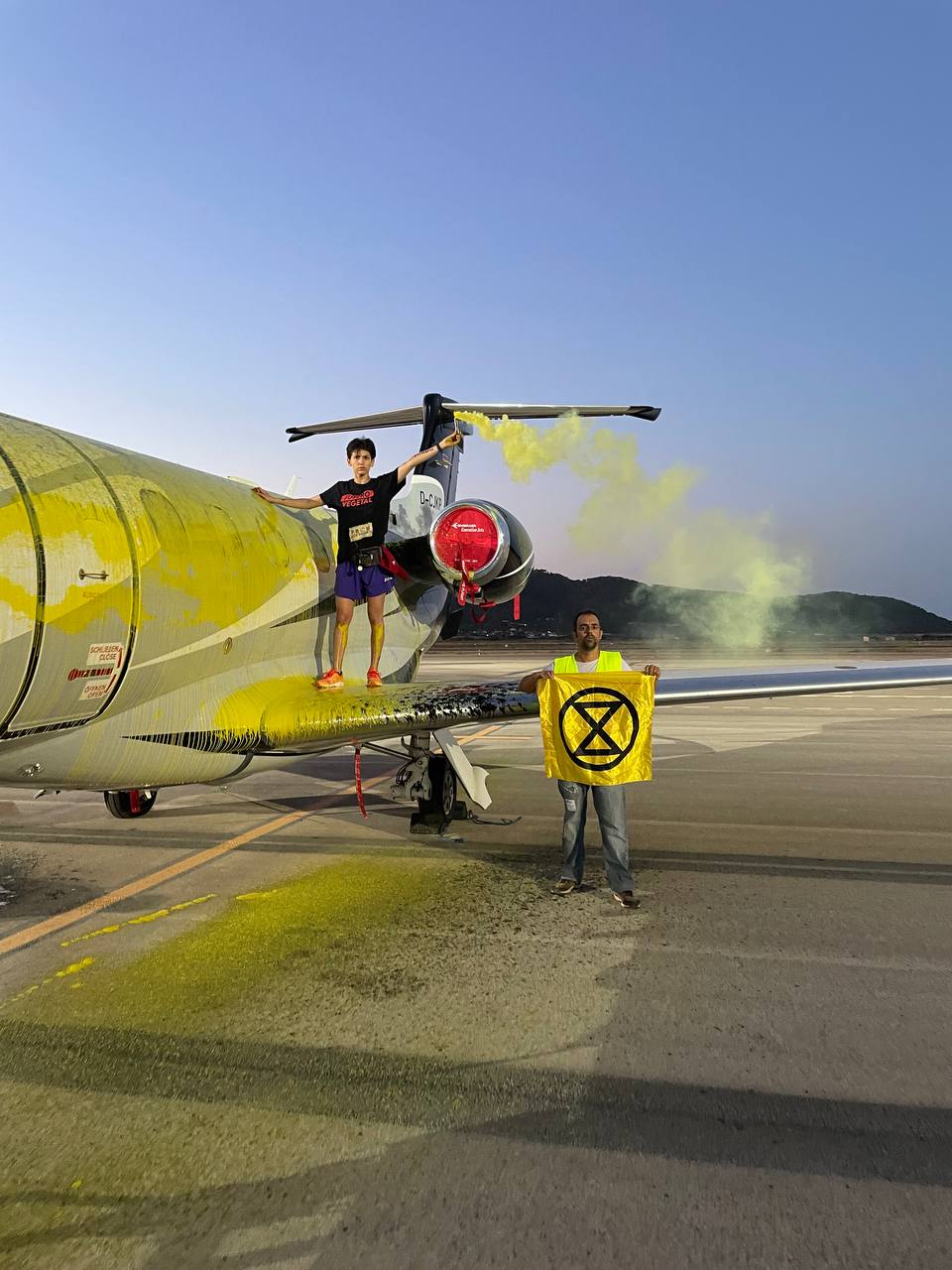 Acción en el aeropuerto de Ibiza (Futuro Vegetal)