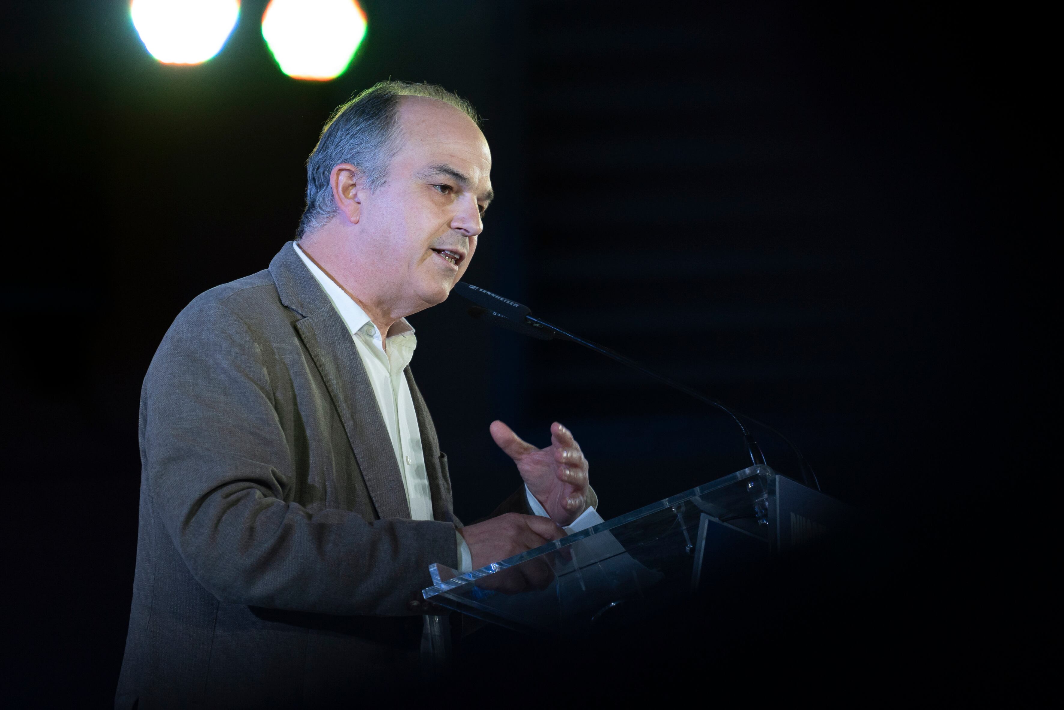 ARGELÈS-SUR-MER (FRANCIA), 27/04/2024.- El secretario general de JuntsxCat, Jordi Turull, da un discurso durante un mitin electoral en la localidad gala de Argelès-sur-Mer, este sábado. EFE/ David Borrat