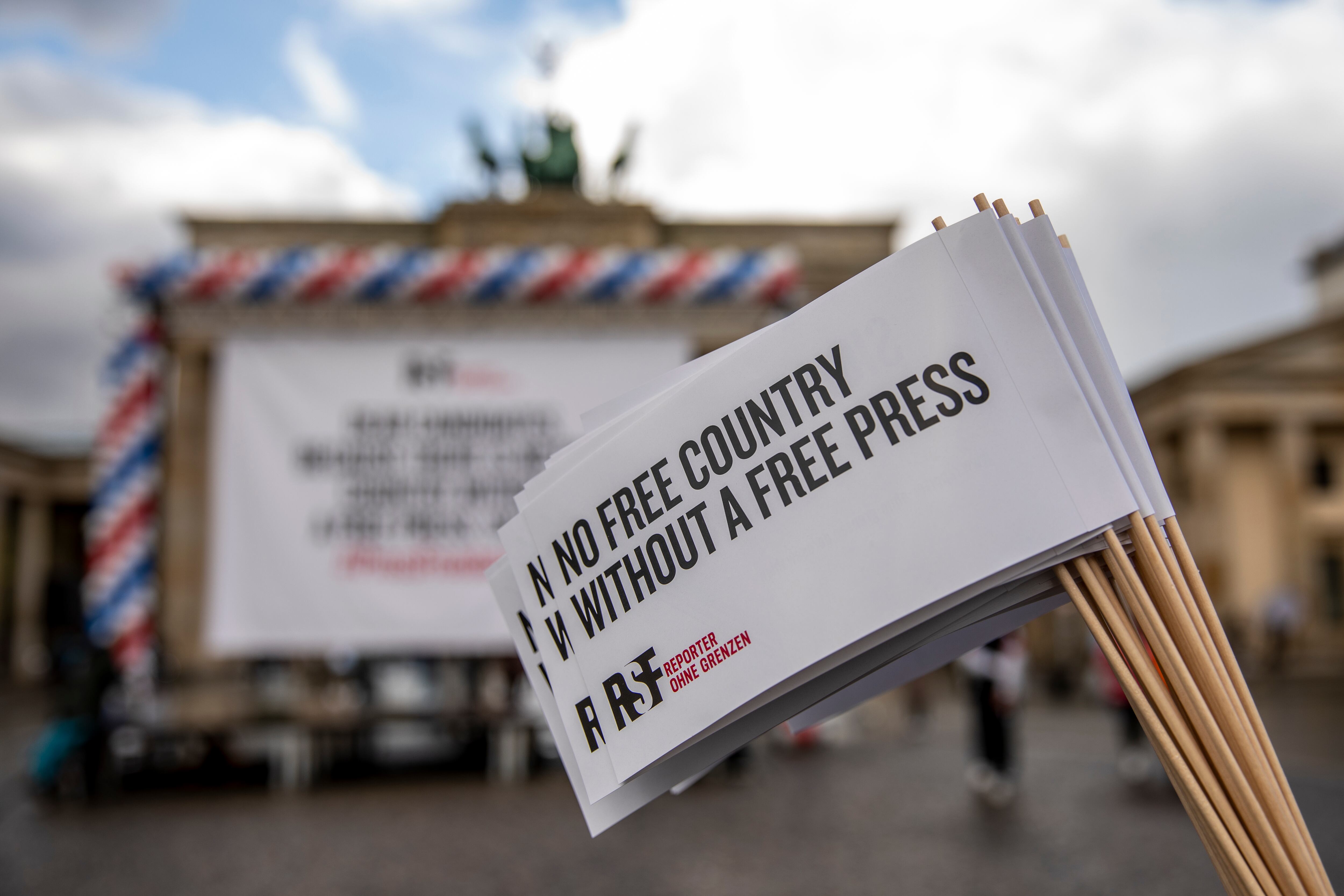 Pancarta de RSF en Berlín (Foto de Maja Hitij/Getty Images)