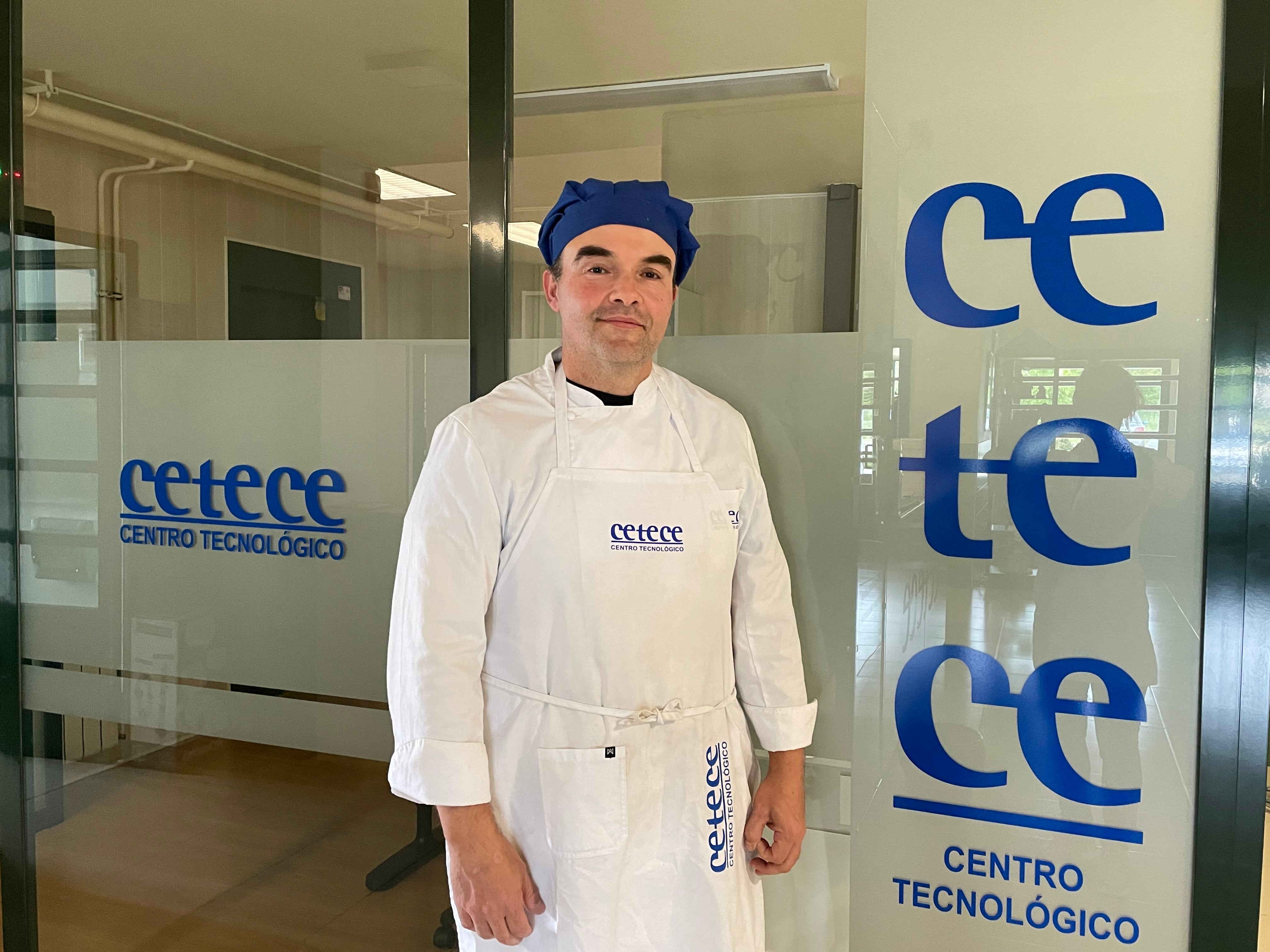 Juan Carlos González Santos, estudiante de 1º de Grado Medio de Panadería, Repostería y Confitería del CETECE