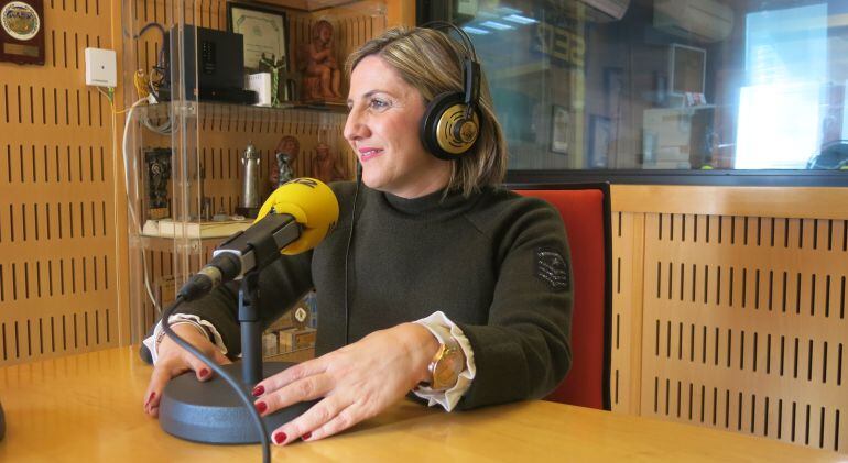 La presidenta de la Diputación y secretaria provincial del PSOE de Cádiz, Irene García, en los estudios de Radio Cádiz