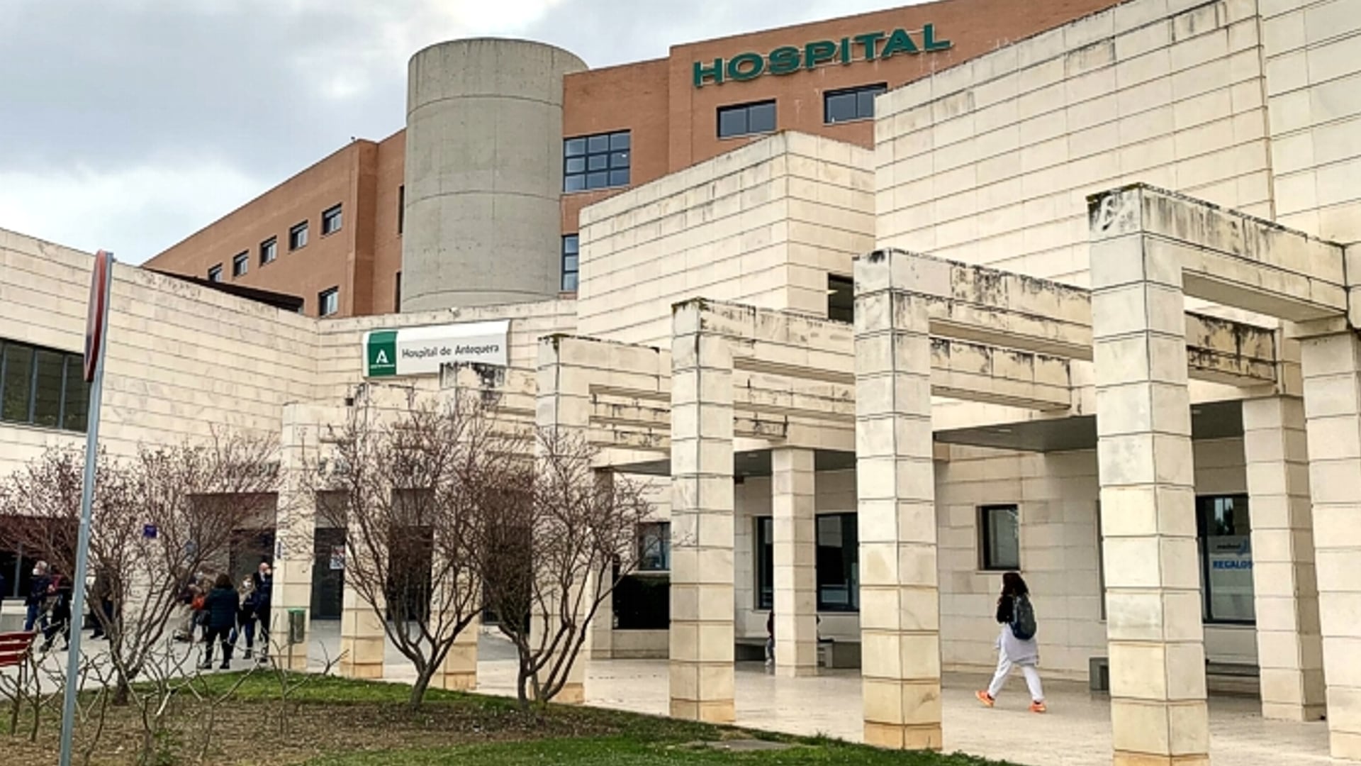 Entrada principal al Hospital de Antequera