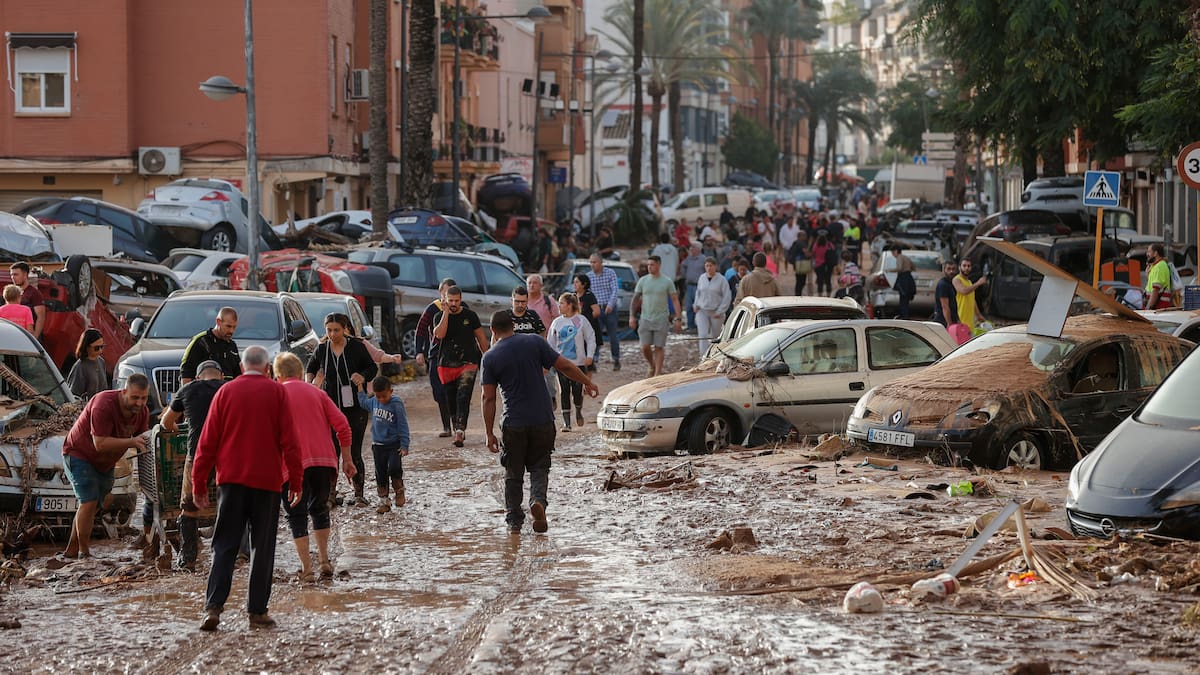 "No es solo el agua, el agua viene con barro, con hierbas, con troncos": los testimonios de canarios ante la devastadora 'gota fría'