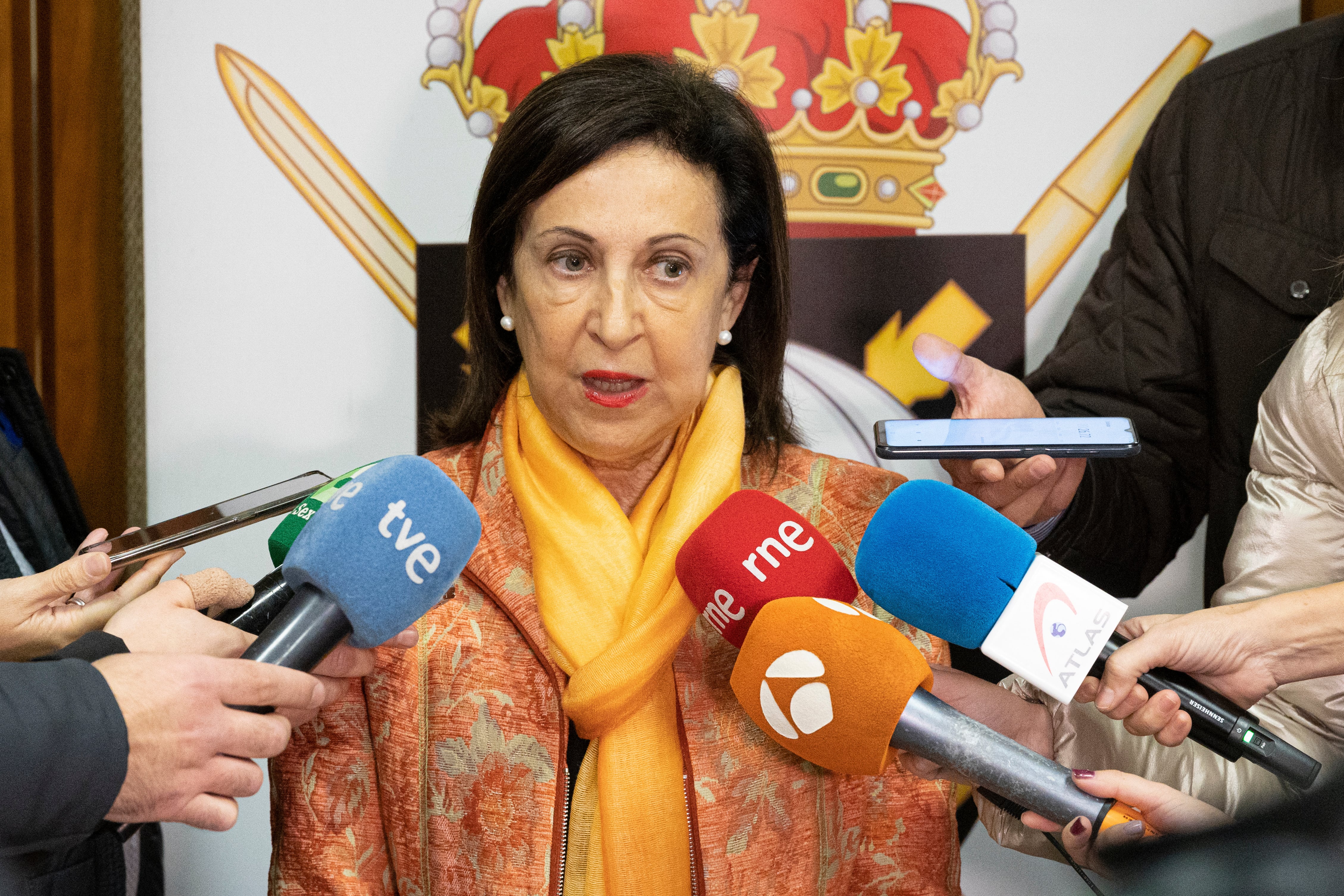 La ministra de Defensa, Margarita Robles hace declaraciones a los medios tras su visita a la Brigada &#039;Almogávares&#039; VI de Paracaidistas en sus instalaciones de la Base &#039;Príncipe&#039; en Paracuellos de Jarama