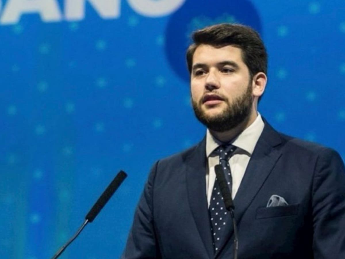 Dimite el secretario general de Nuevas Generaciones del PP, pide el voto para Vox y se da de baja como afiliado