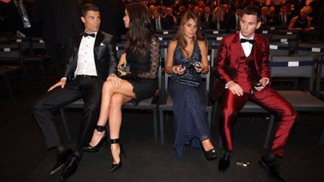 Cristiano, Irina Shayk, pareja entonces del portugués, Antonella Roccuzzo, pareja de Messi y el argentino, en la gala del Balón de Oro de 2015