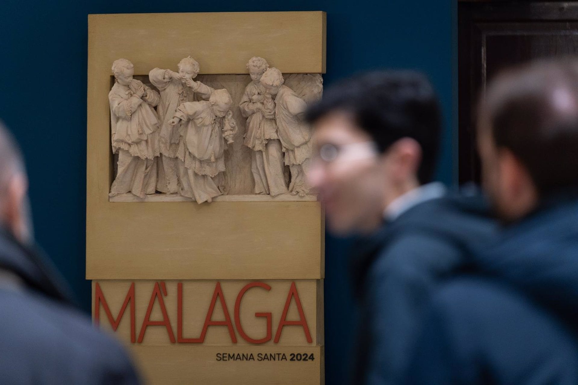 La obra original del cartel de la Semana Santa 2024 se expone en el Archivo Municipal de Málaga.