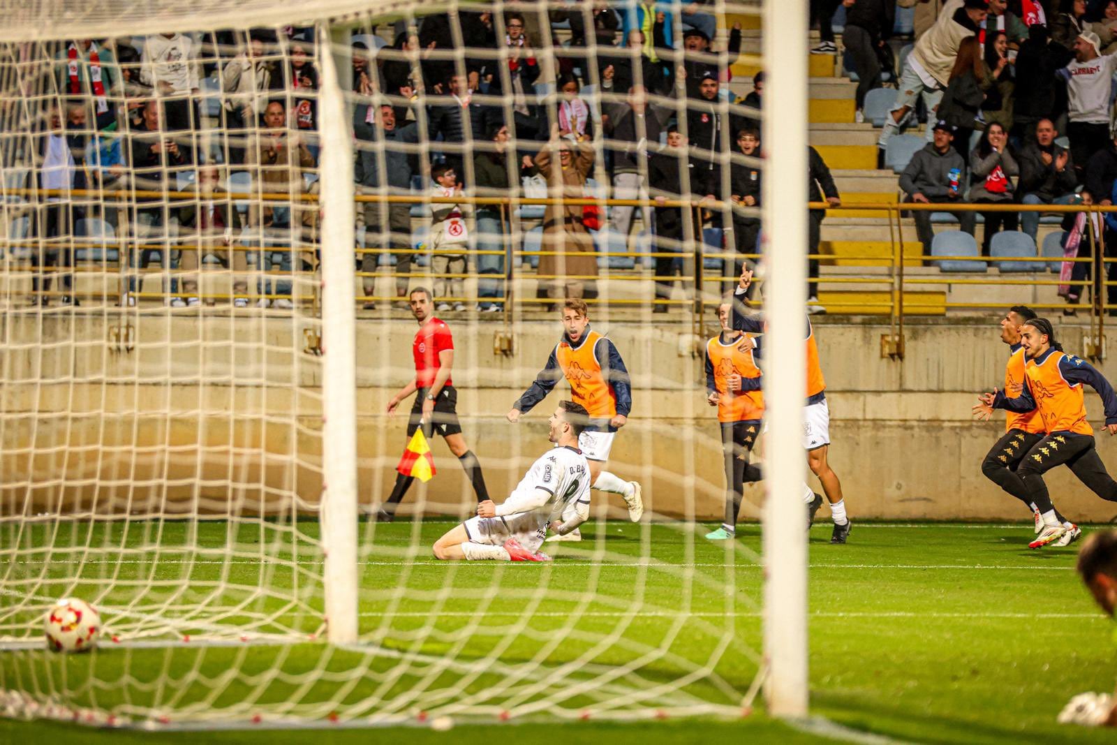 Barri celebra su gol al Barakaldo.