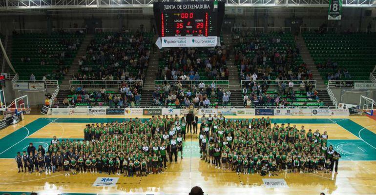 Imagen del Pabellón de Cáceres en un acto del equipo local de baloncesto.