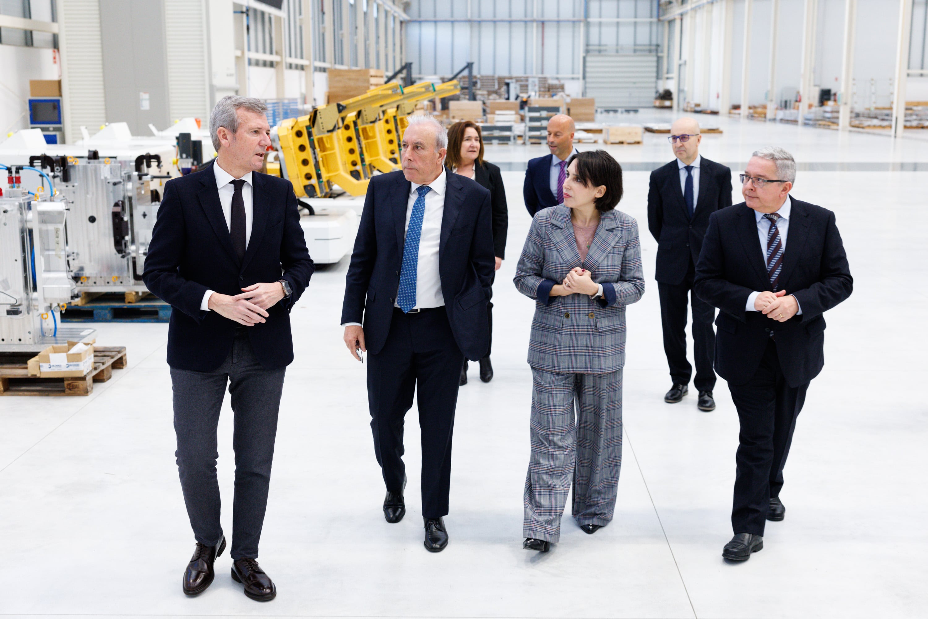 O titular do Executivo galego, Alfonso Rueda, acompañado da conselleira de Economía e Industria, María Jesús Lorenzana, mantén unha reunión co equipo de Delta Vigo Aeroestructuras e realizará unha visita ás instalacións da empresa. Porto do Molle (Nigrán) , 30/12/25.