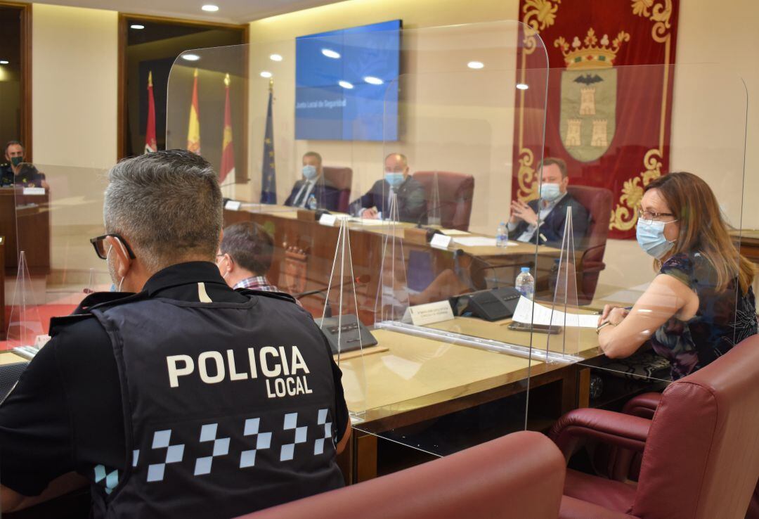 Reunión de la Junta Local de Seguridad en la sala de plenos del Ayuntamiento de Albacete