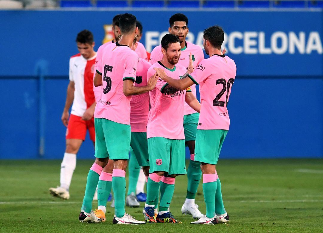 Messi celebra el primer gol junto a sus compañeros. 