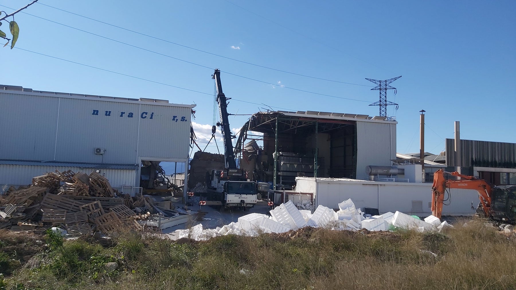 imagen de archivo de la nave de Industrias Climber afectada por la explosión tres semanas después de los hechos