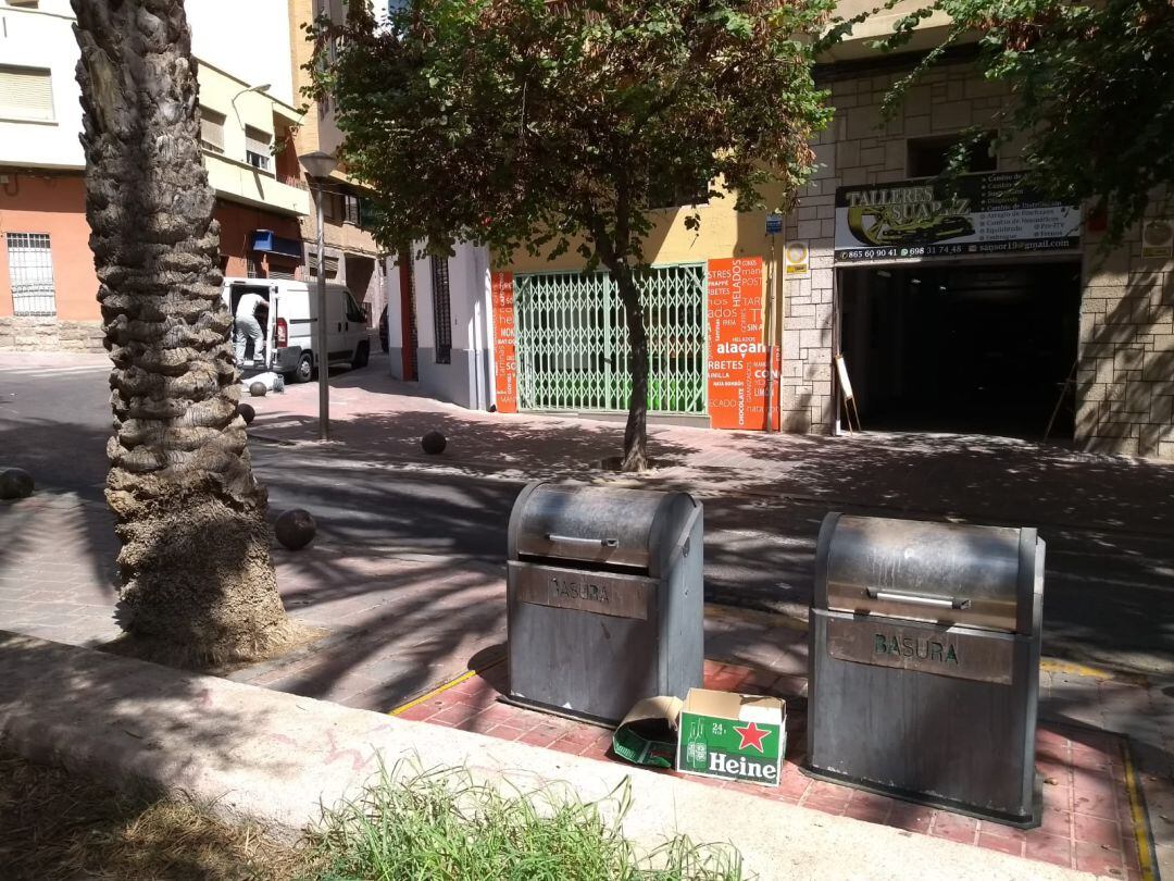 Contenedores subterráneos en la plaza Músico Óscar Tordera.